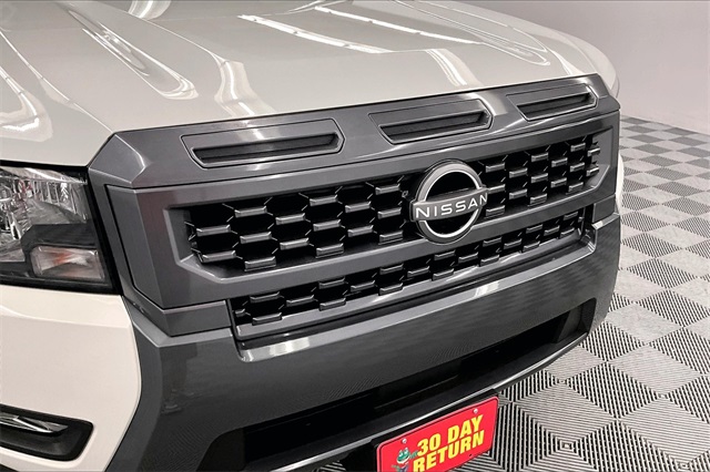 2025 Nissan Frontier SV photo 13
