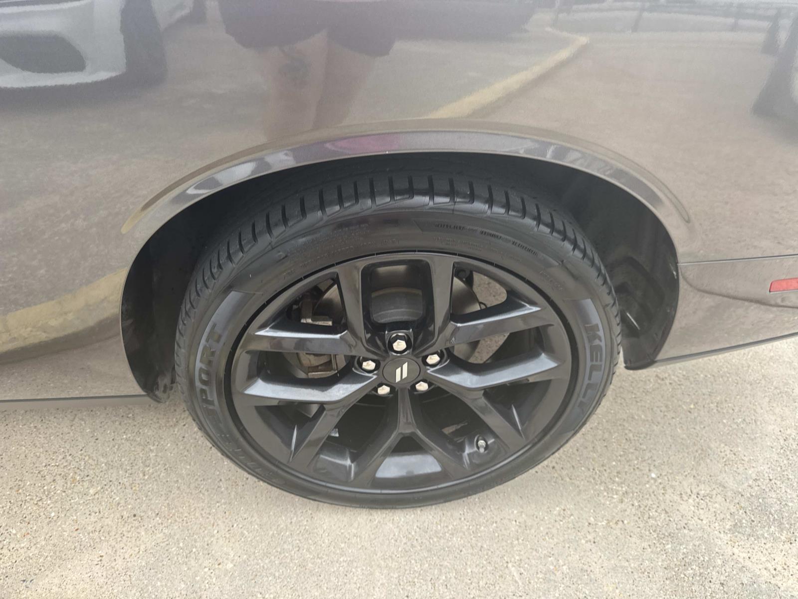 2022 Dodge Challenger SXT photo 4