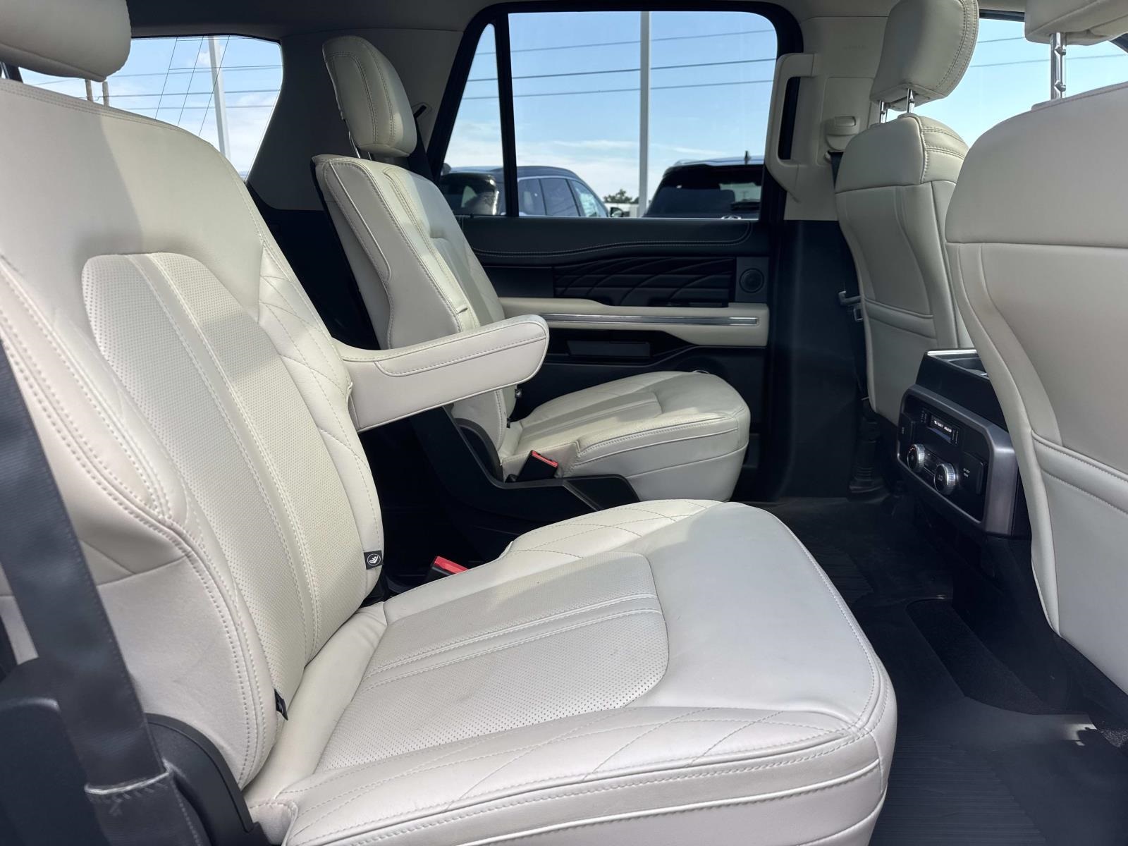 2020 Ford Expedition Platinum photo 10