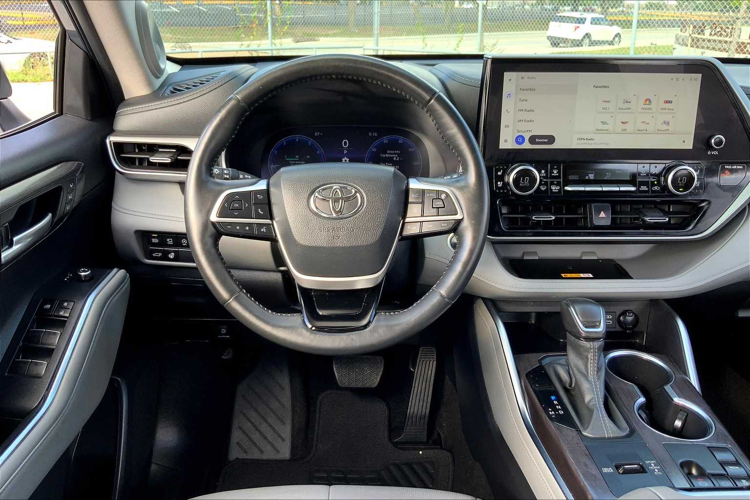 2024 Toyota Highlander Platinum photo 5