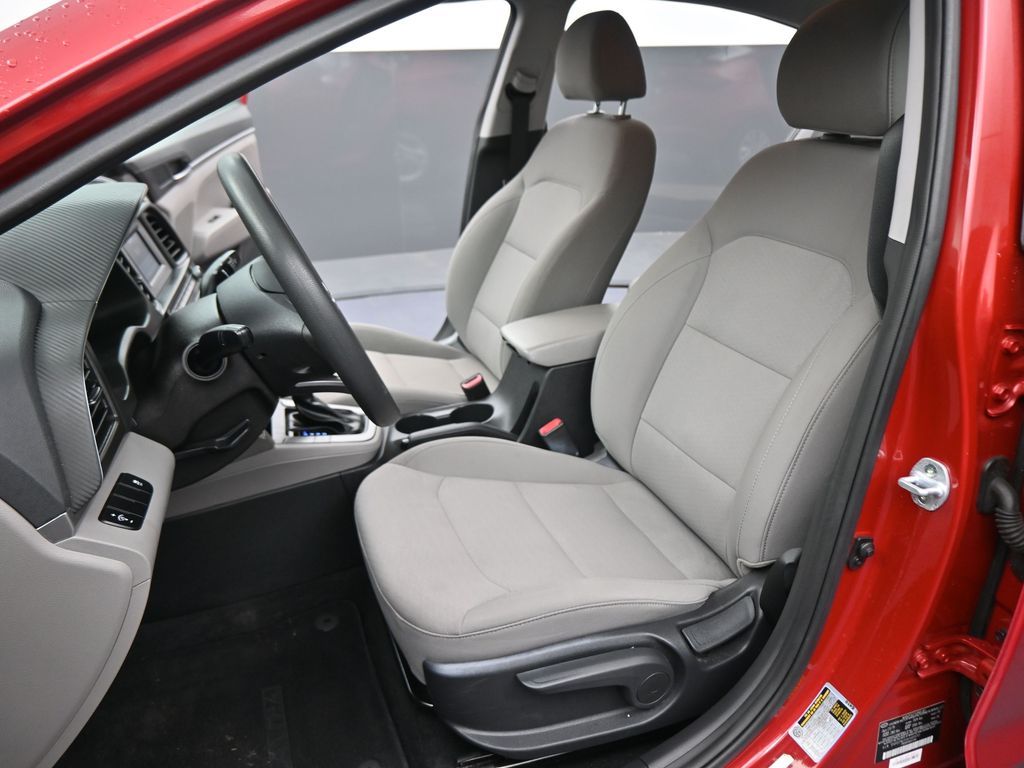 2019 Hyundai Elantra SE photo 36