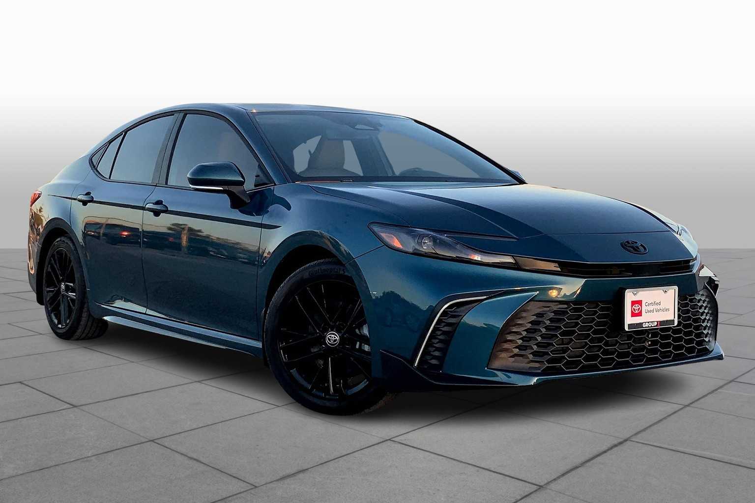 2025 Toyota Camry SE photo 2