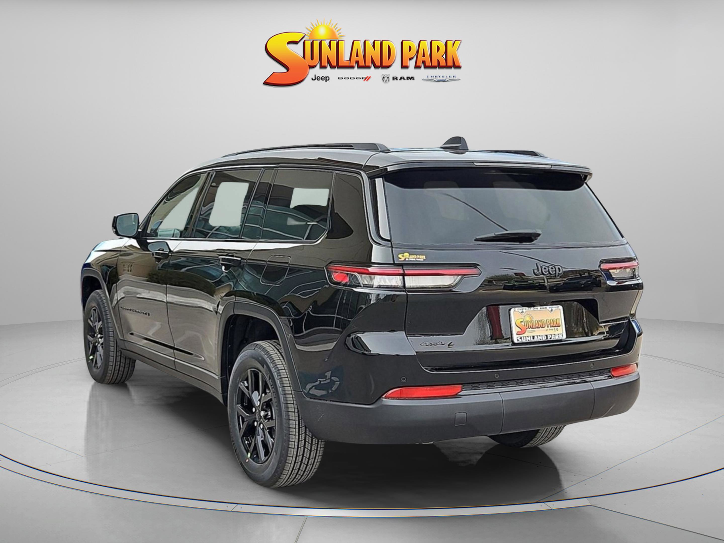 2025 Jeep Grand Cherokee Altitude X photo 2