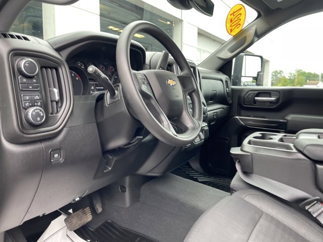 2024 Chevrolet Silverado 2500HD Custom photo 9