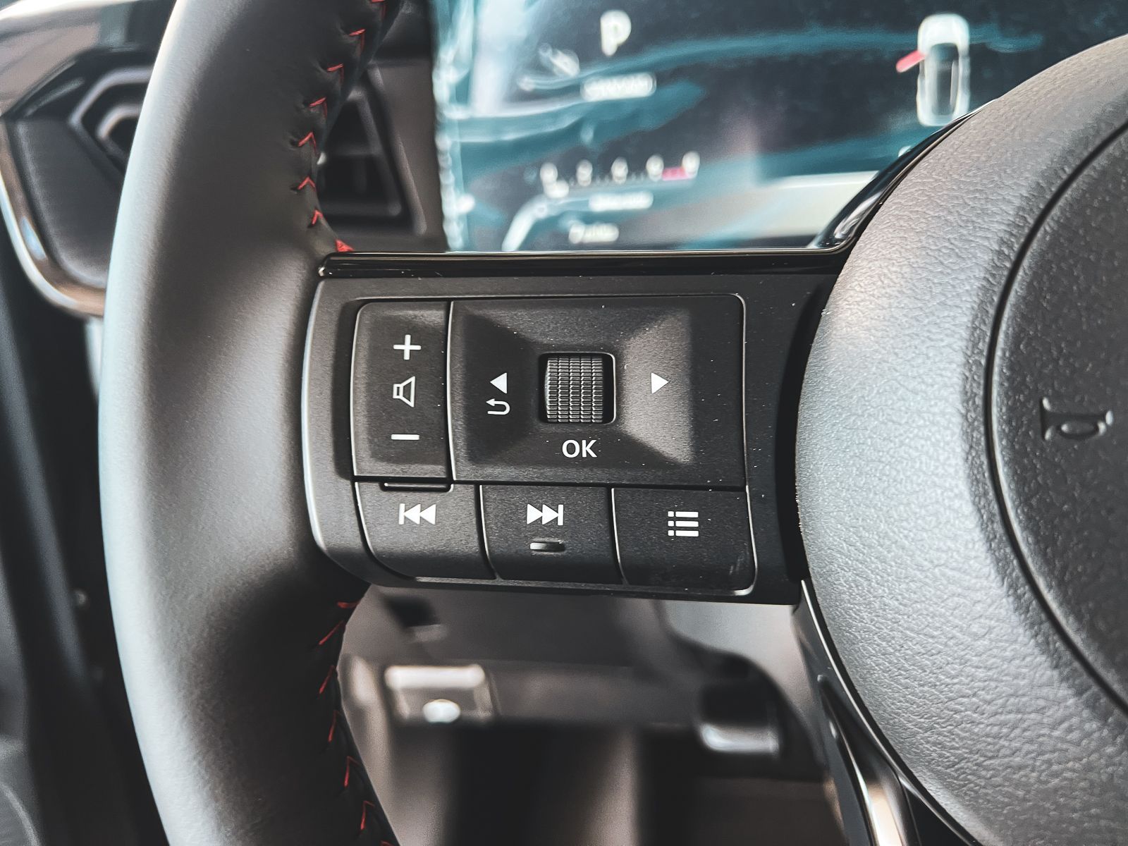 2026 Nissan Kicks SR photo 22