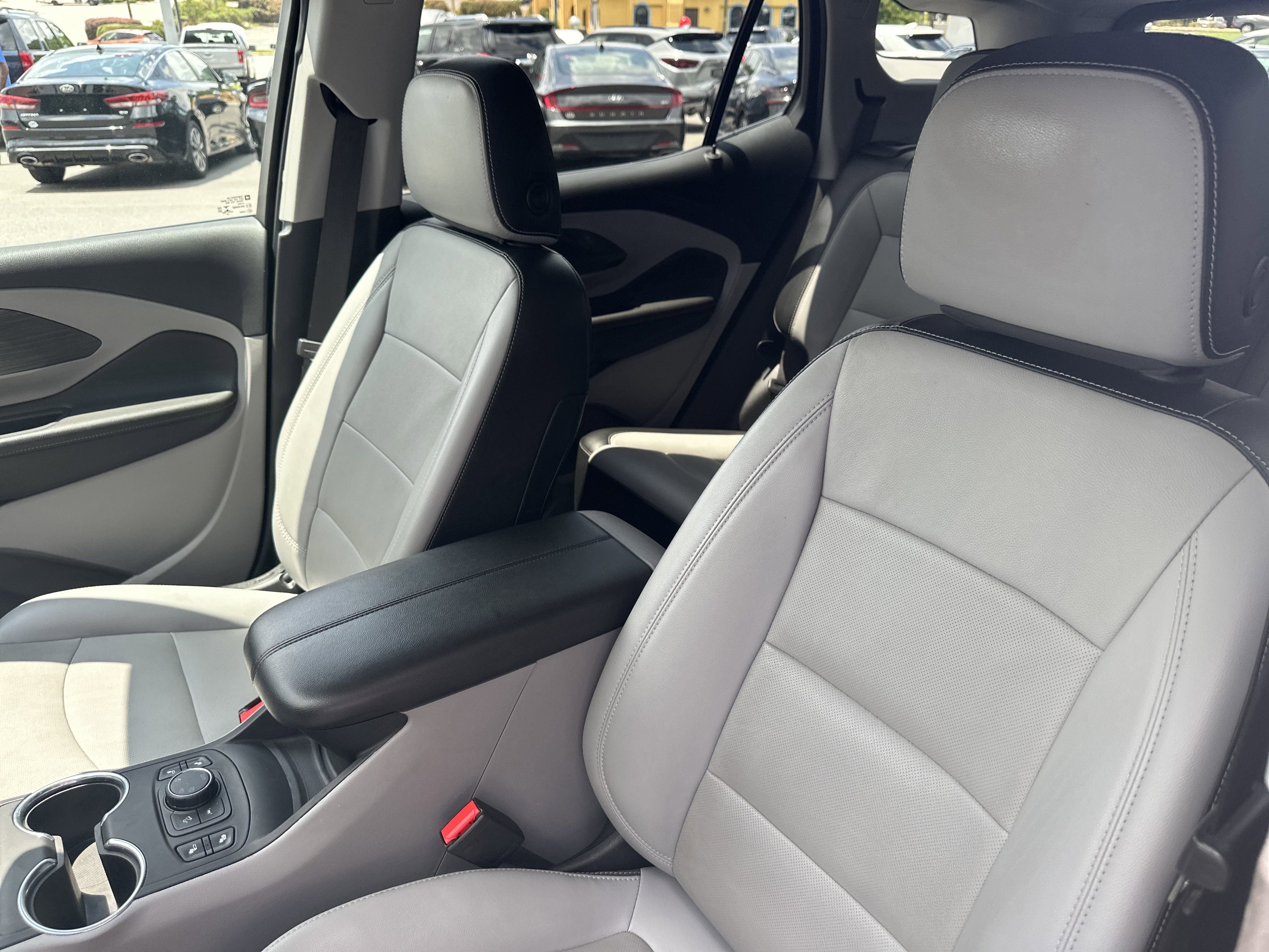 2023 Gmc Terrain SLT photo 2