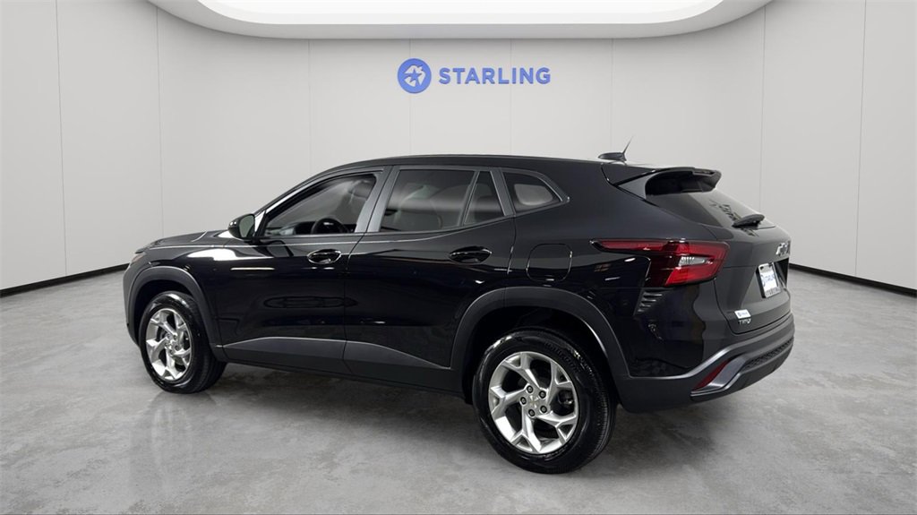 2025 Chevrolet Trax LS photo 3