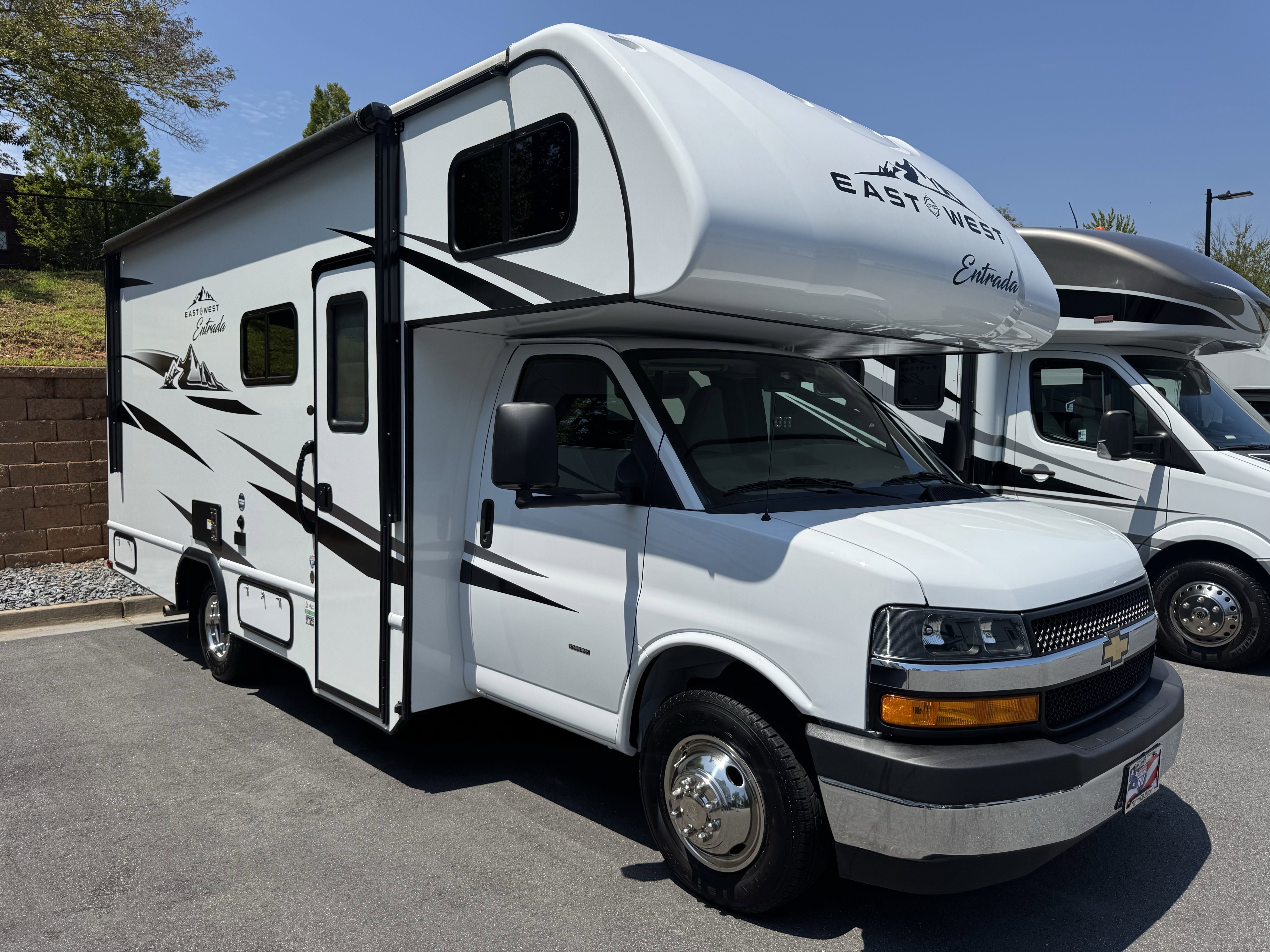 2024 Chevrolet Express Cutaway Base's photo