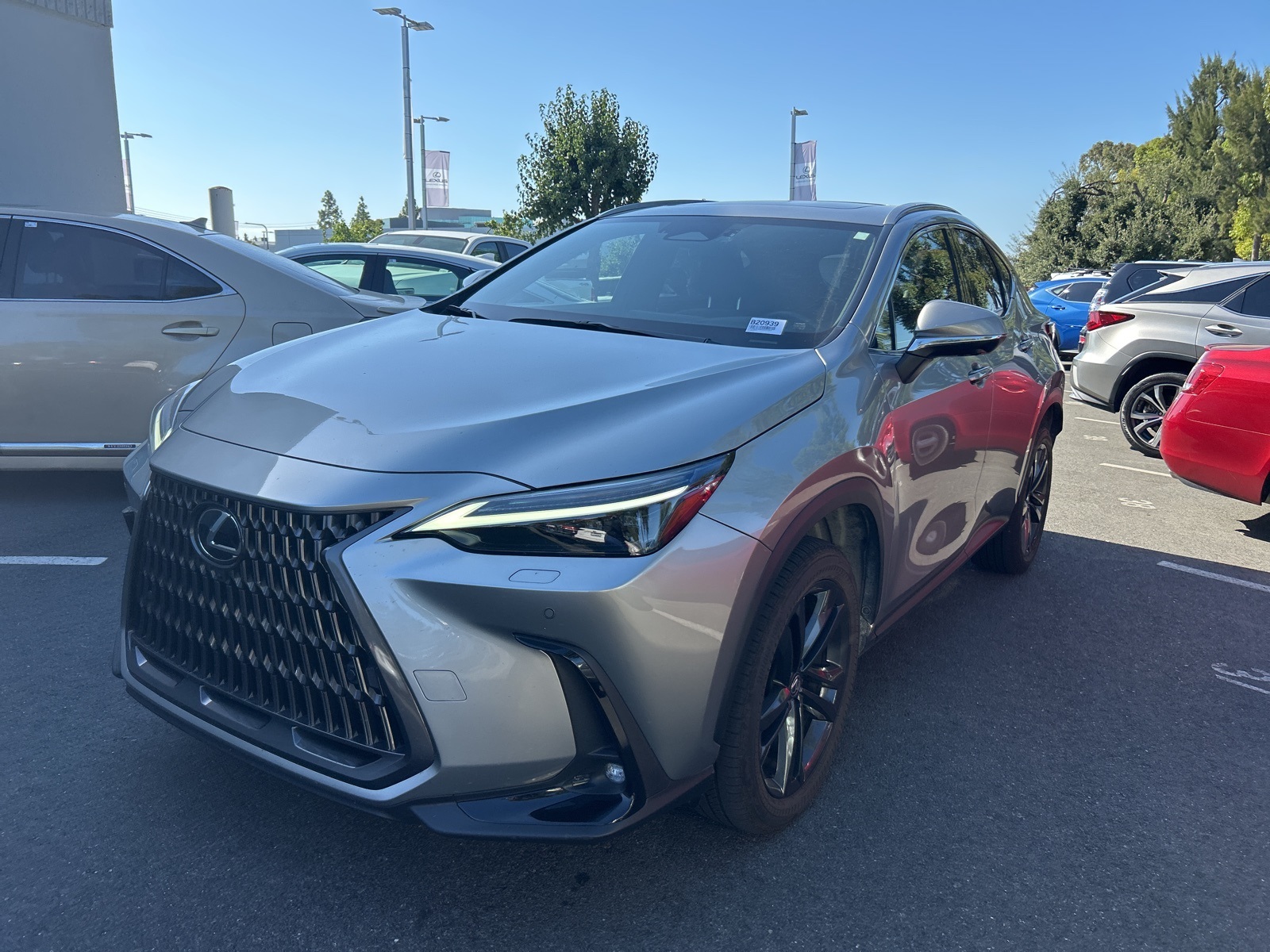 2024 Lexus NX 450h+ Luxury photo 3