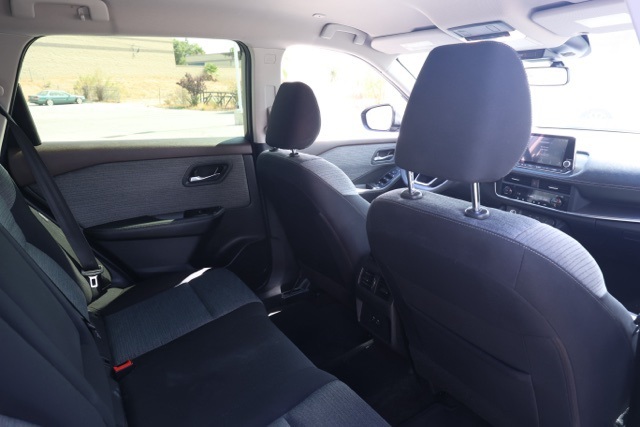2023 Nissan Rogue SV photo 14