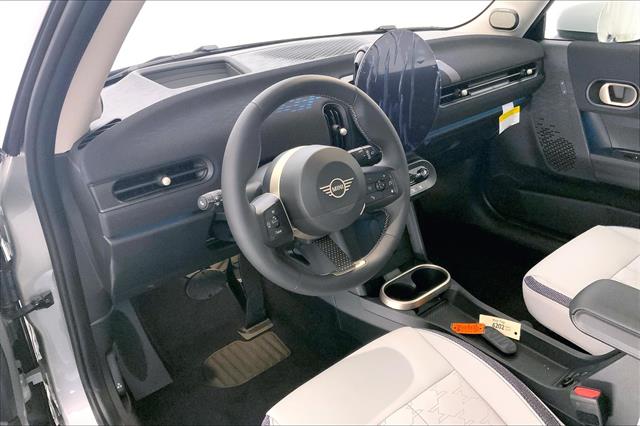 2026 Mini Cooper Hardtop 2 Door Signature photo 4