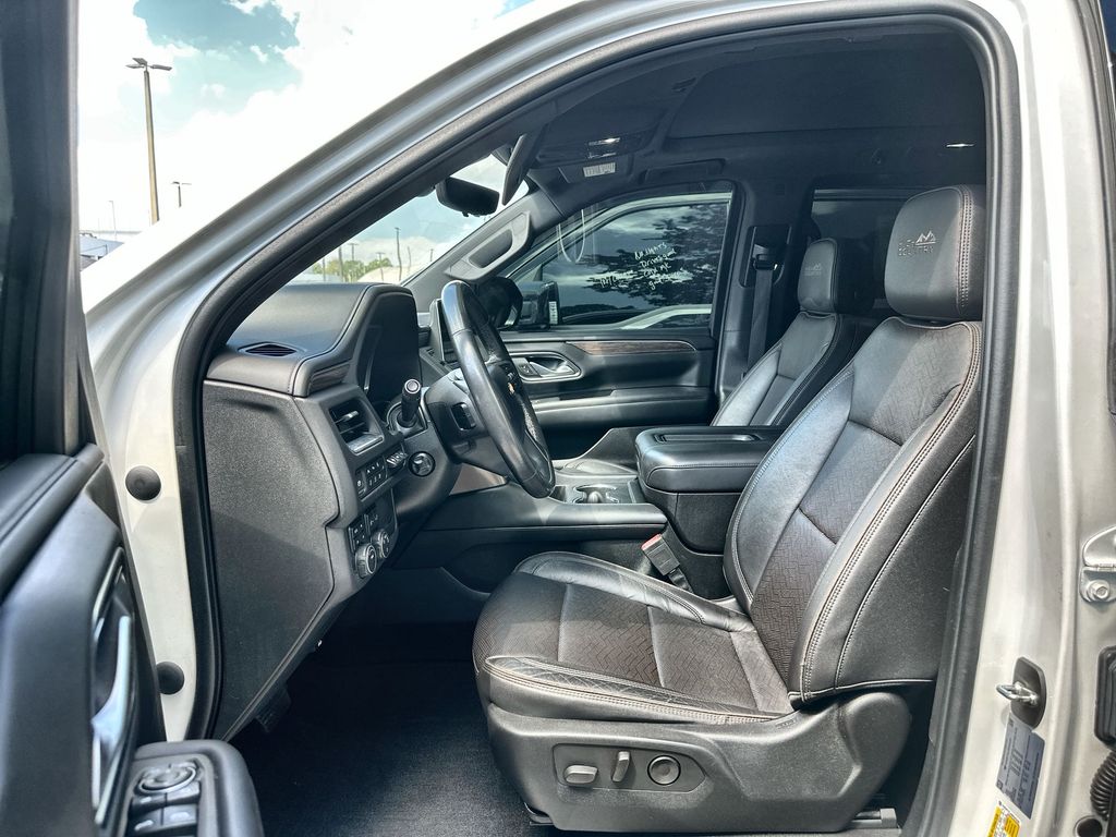 2022 Chevrolet Tahoe High Country photo 2