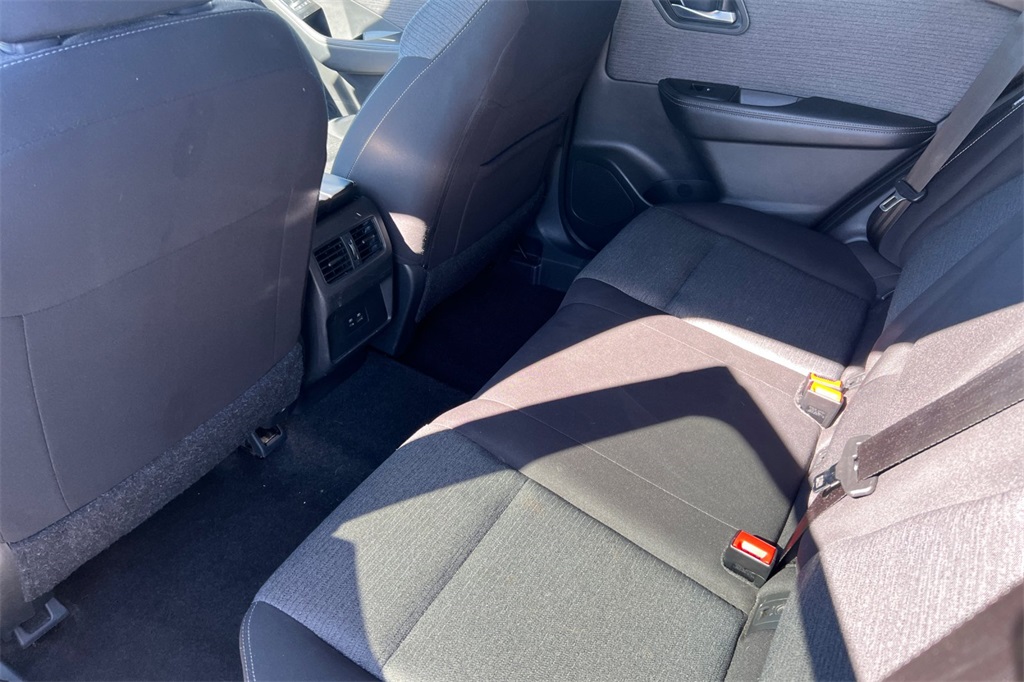 2023 Nissan Rogue SV photo 2