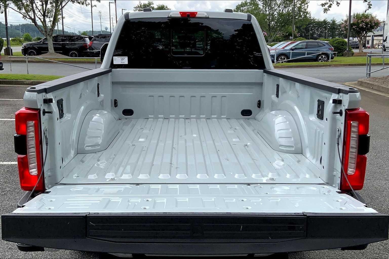 2025 Ford F-350 Lariat photo 16