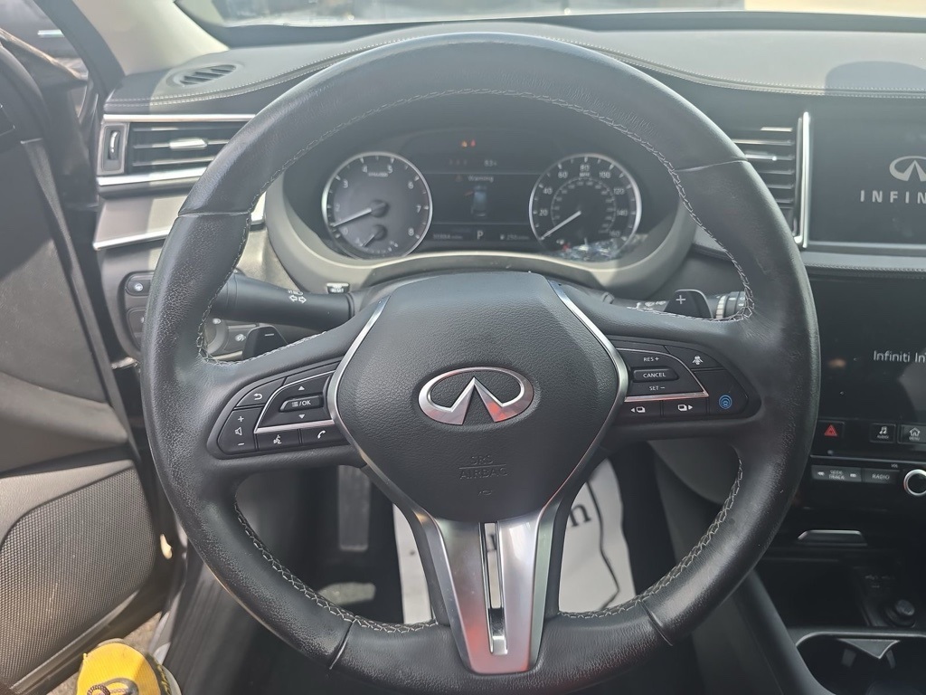 2022 Infiniti QX50 Luxe AWD photo 3