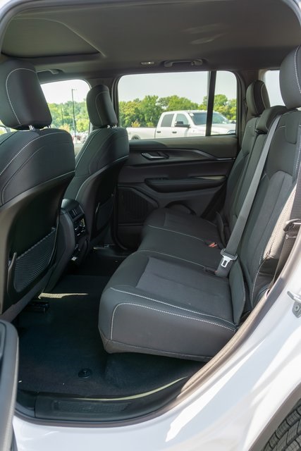 2025 Jeep Grand Cherokee Laredo X photo 6