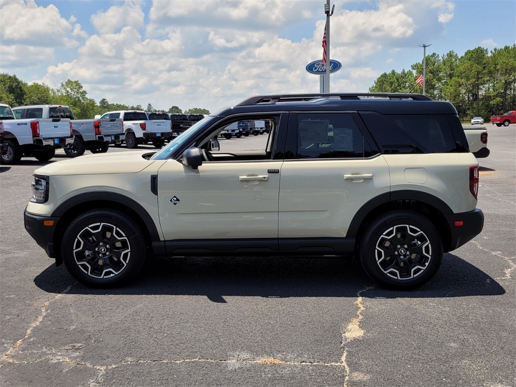 2025 Ford Bronco Sport Outer Banks photo 4