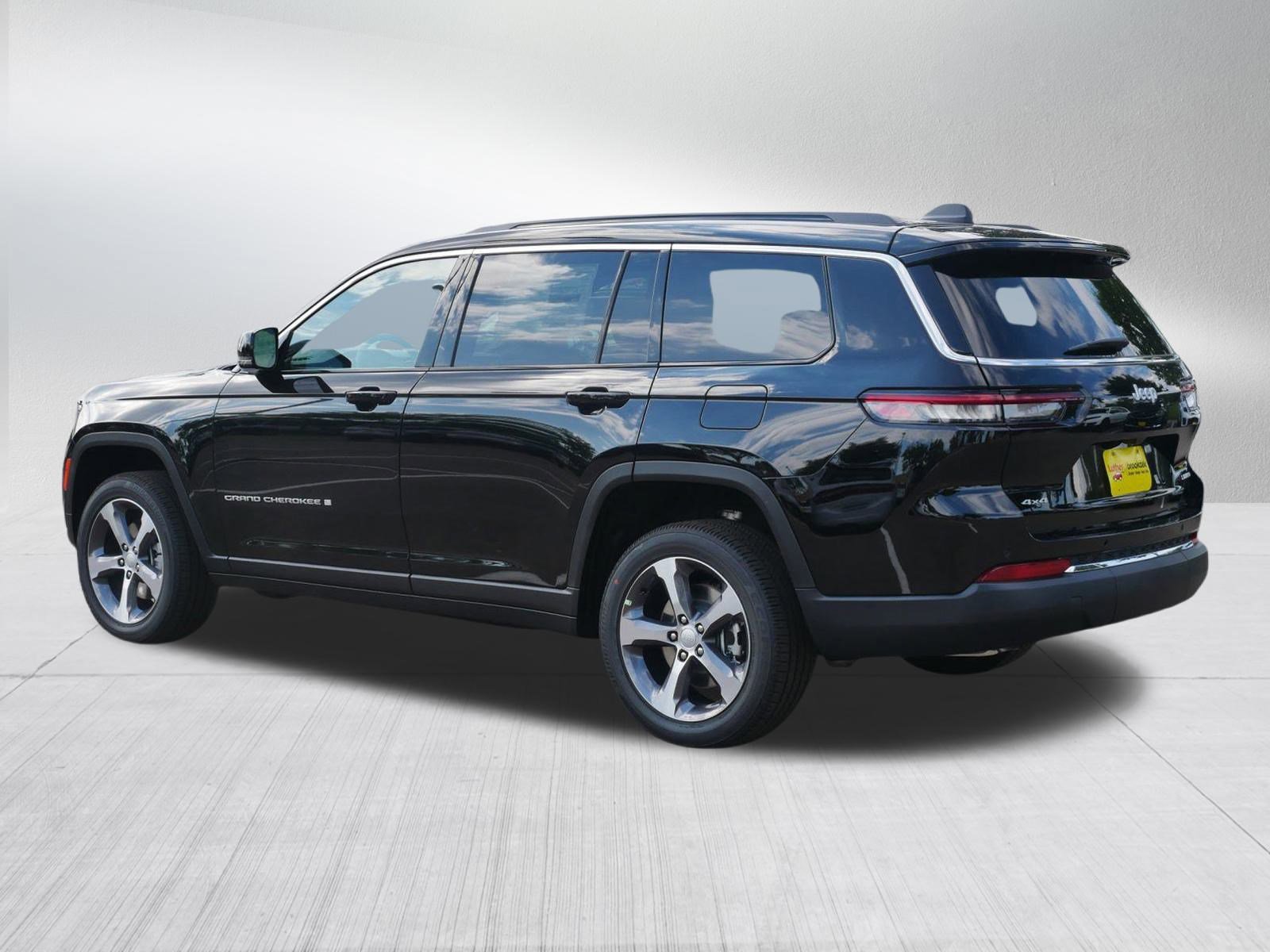 2025 Jeep Grand Cherokee Limited photo 2