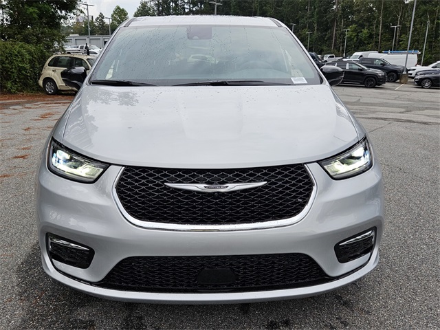 2026 Chrysler Pacifica photo 2