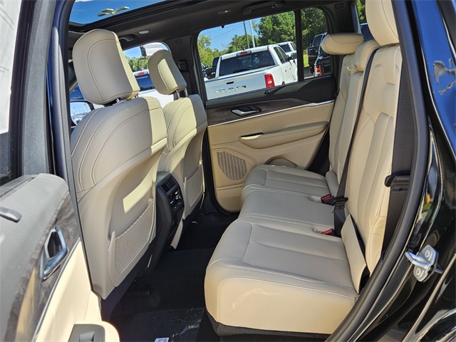 2025 Jeep Grand Cherokee Limited photo 7