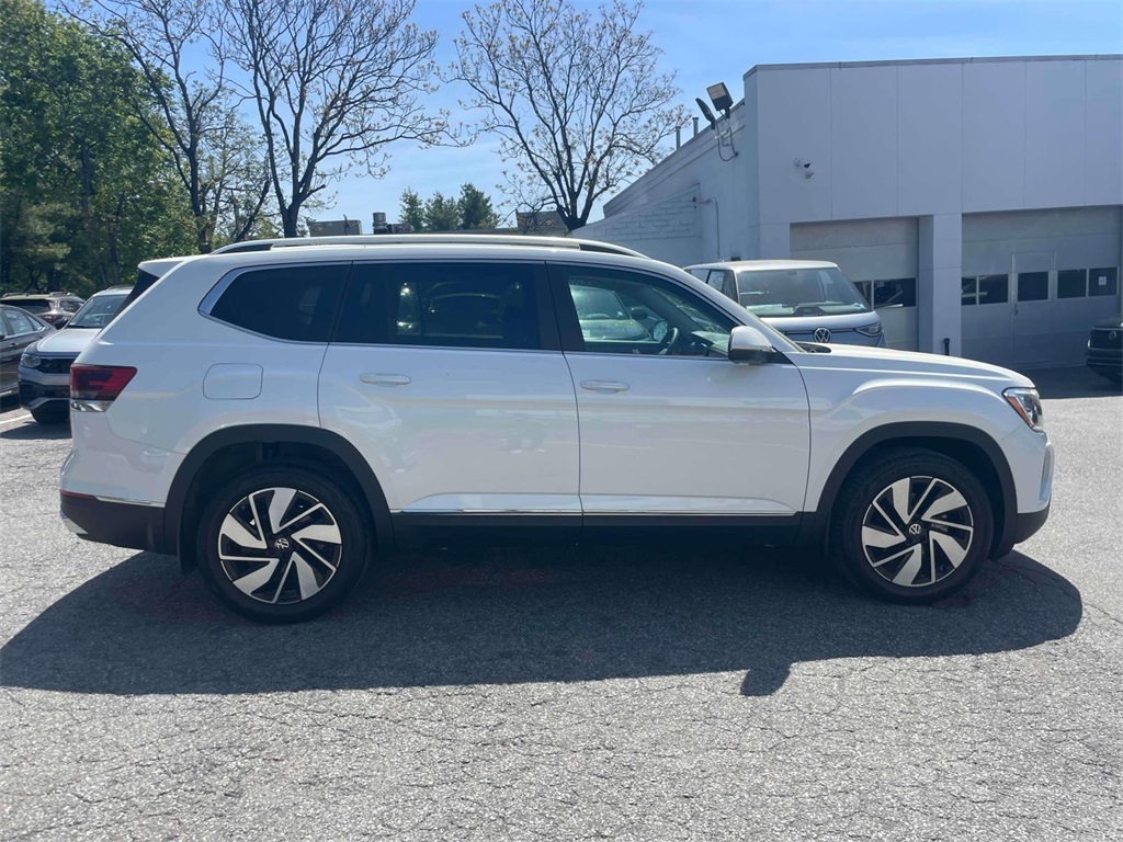 2025 Volkswagen Atlas SEL photo 4