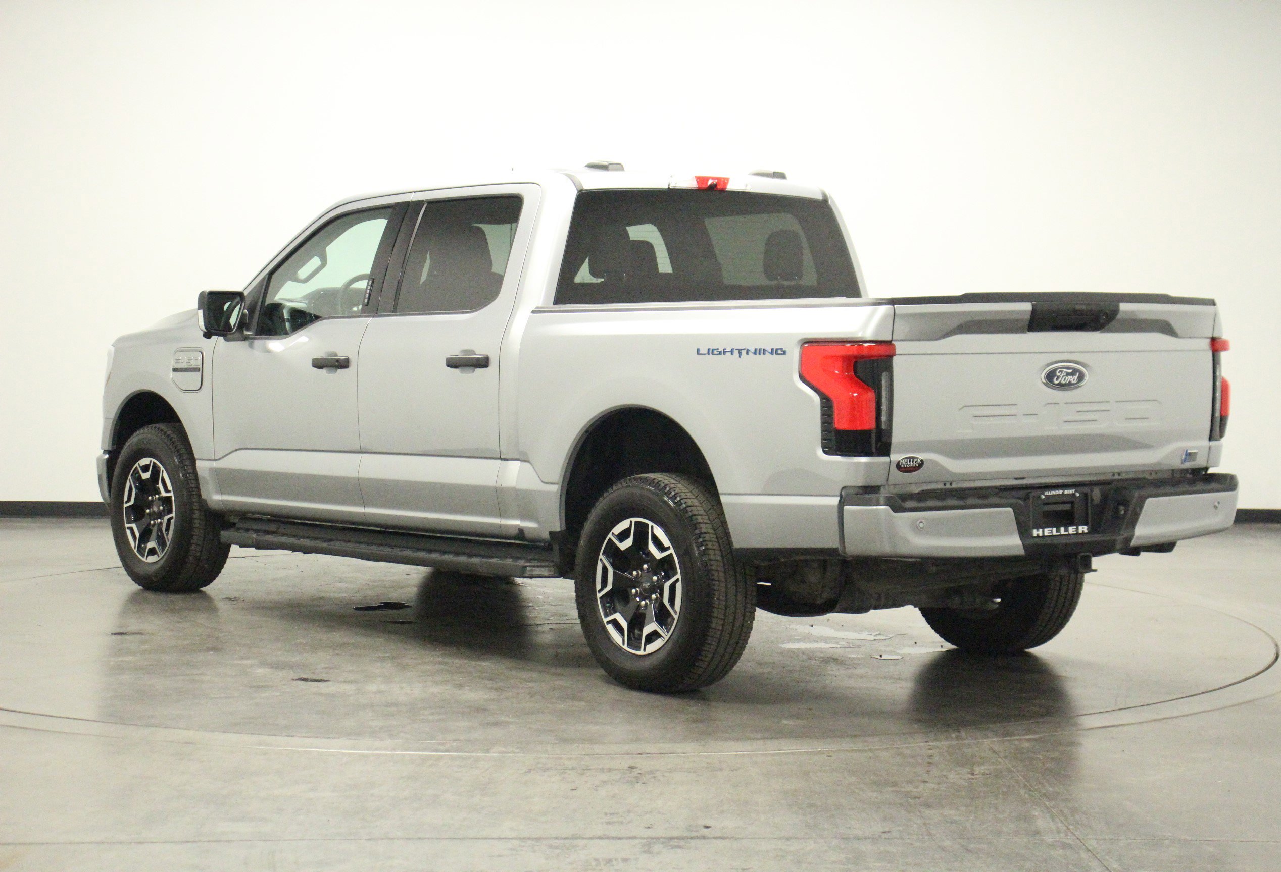 2023 Ford F-150 Lightning XLT photo 4