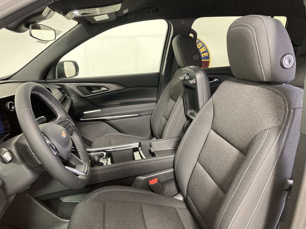 2026 Chevrolet Traverse photo 8