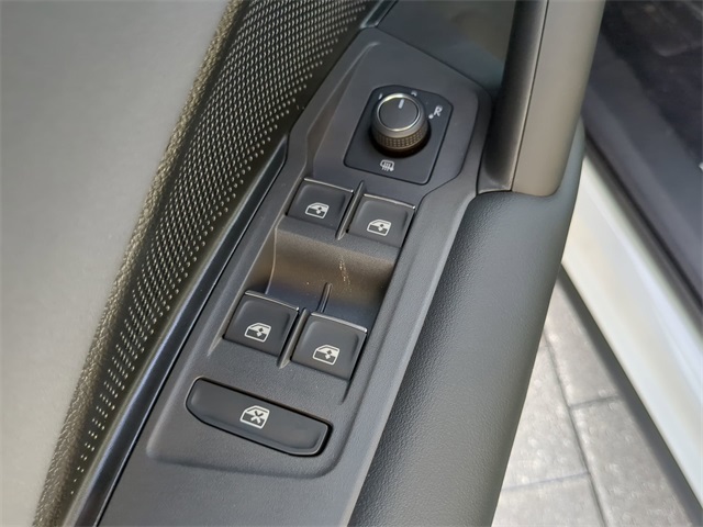 2025 Volkswagen Tiguan SE R-Line Black photo 17