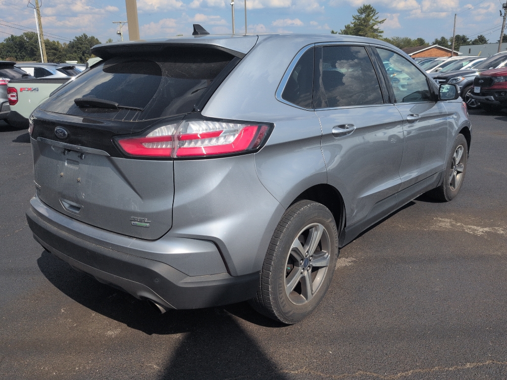 2020 Ford Edge SEL photo 2