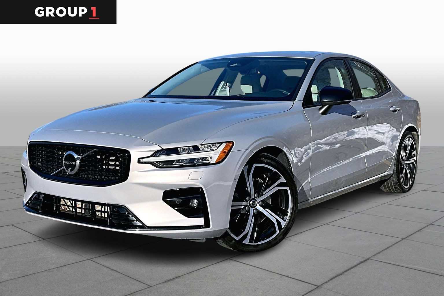 2024 Volvo S60 Plus's photo