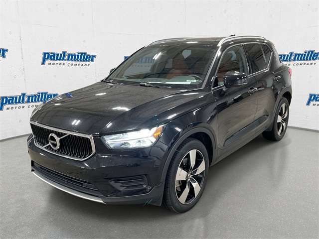 2020 Volvo XC40 Momentum's photo
