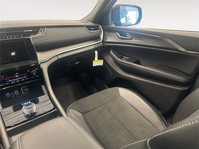 2025 Jeep Grand Cherokee Altitude photo 8