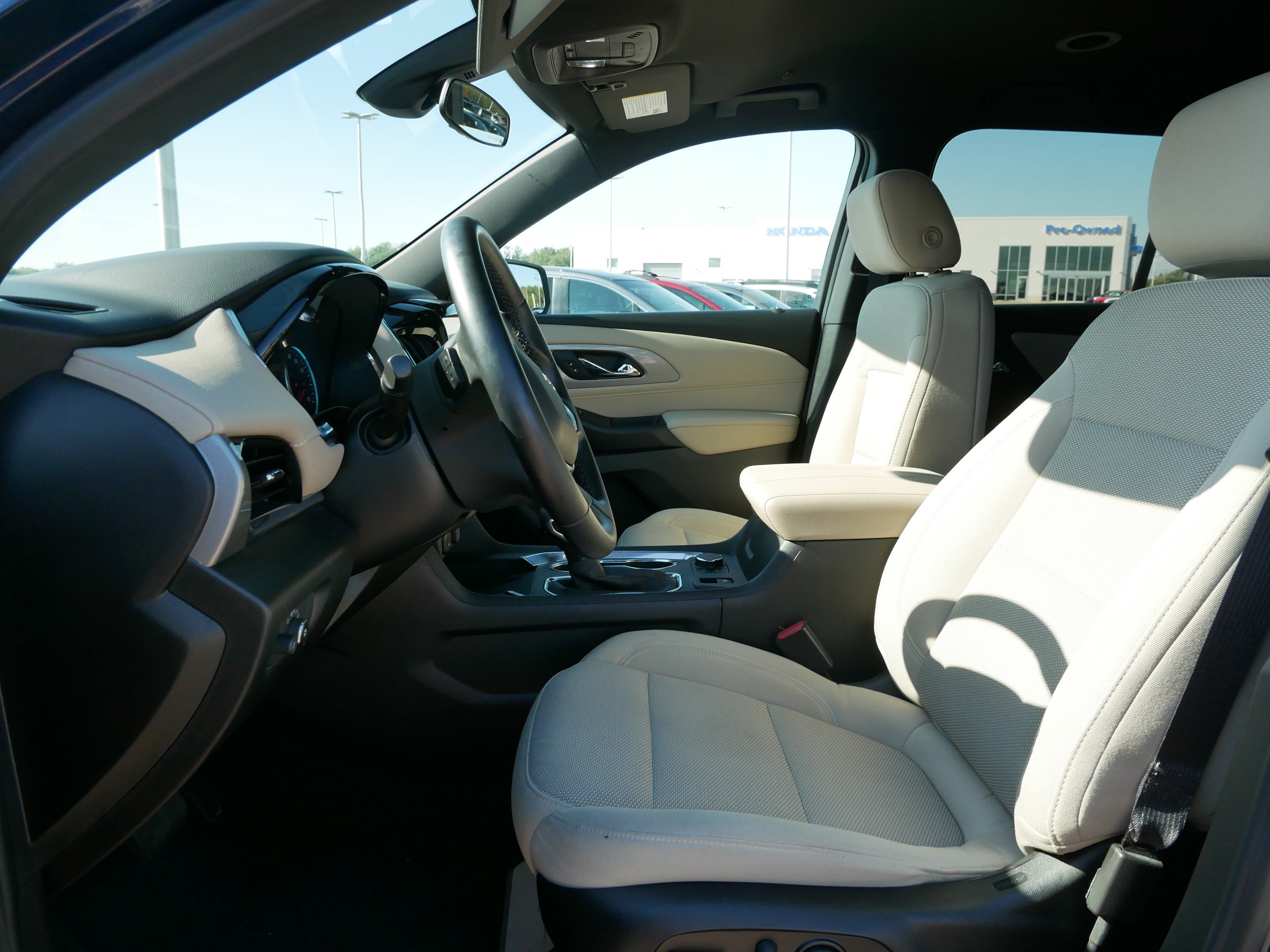 2023 Chevrolet Traverse Cloth photo 28