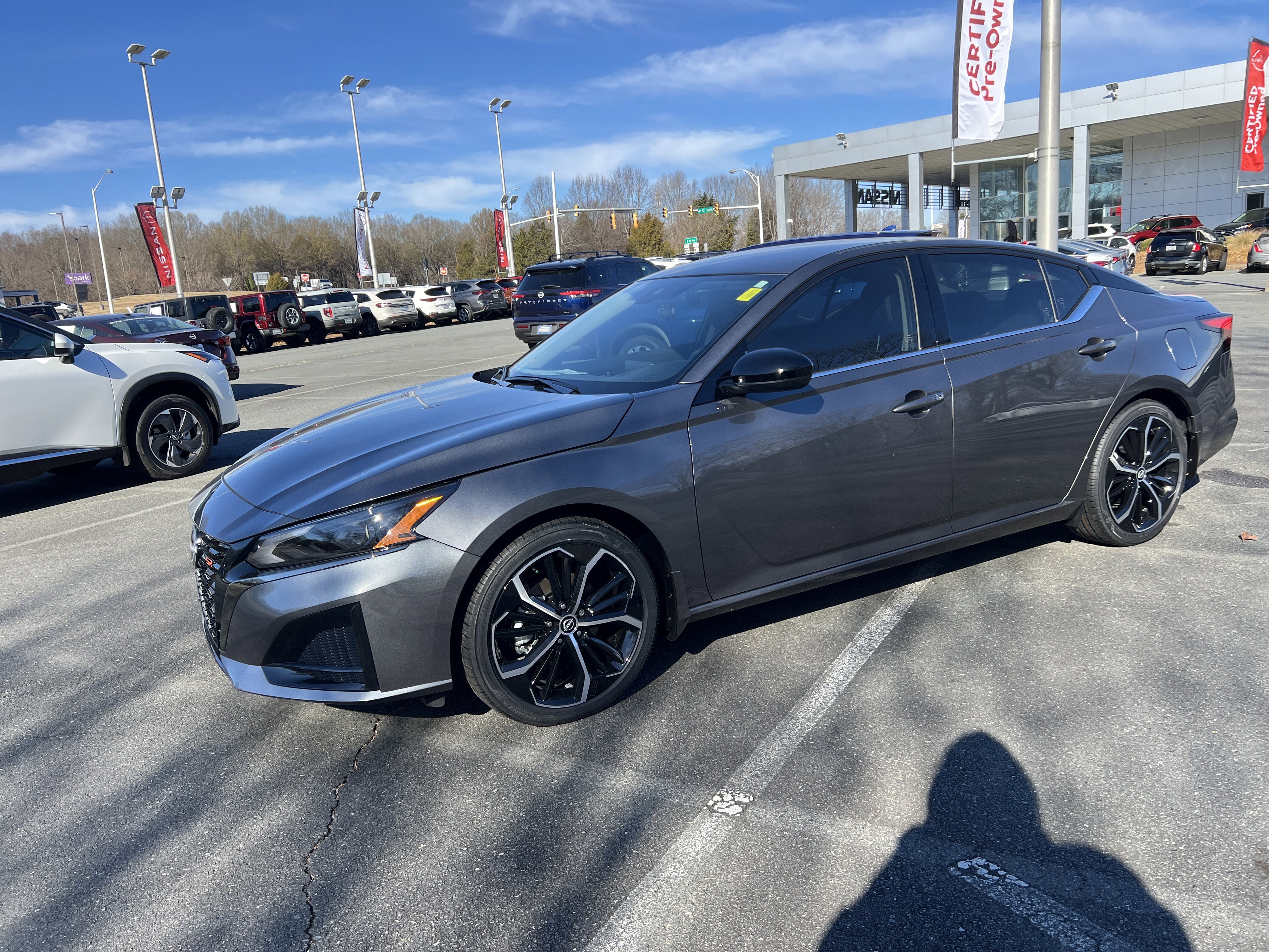 2025 Nissan Altima SR's photo