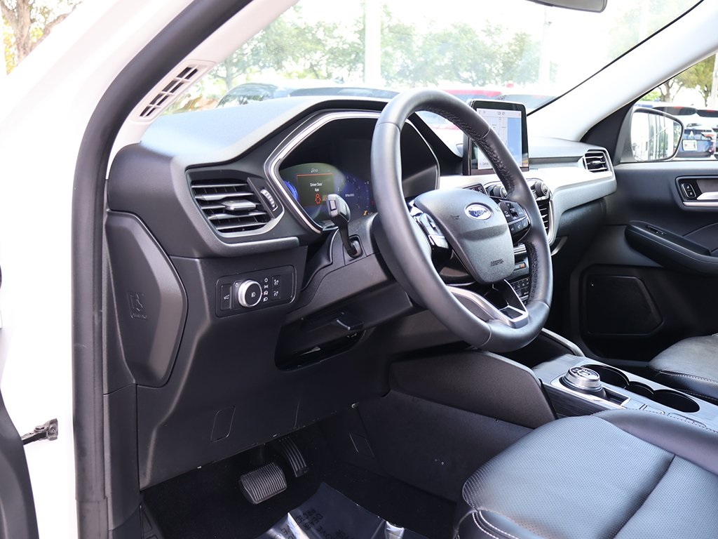 2022 Ford Escape SEL photo 30