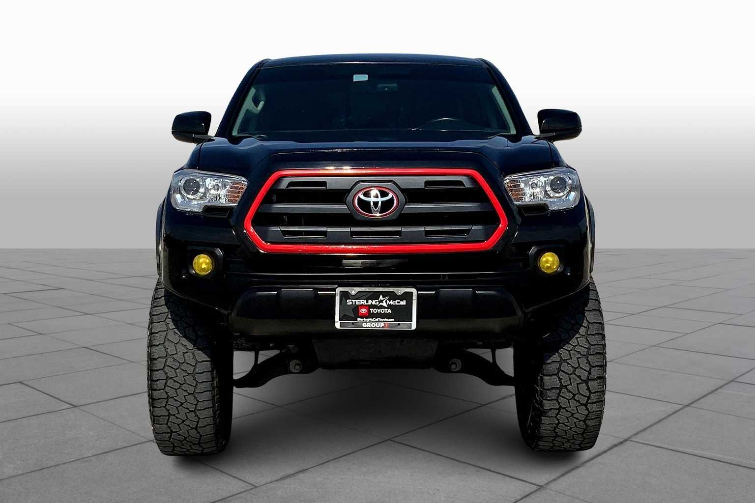 2017 Toyota Tacoma SR5 photo 3
