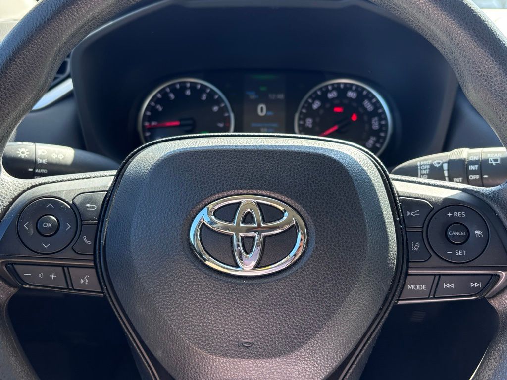 2022 Toyota RAV4 XLE photo 28