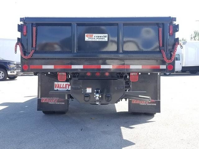 2025 Ford F-550 photo 5