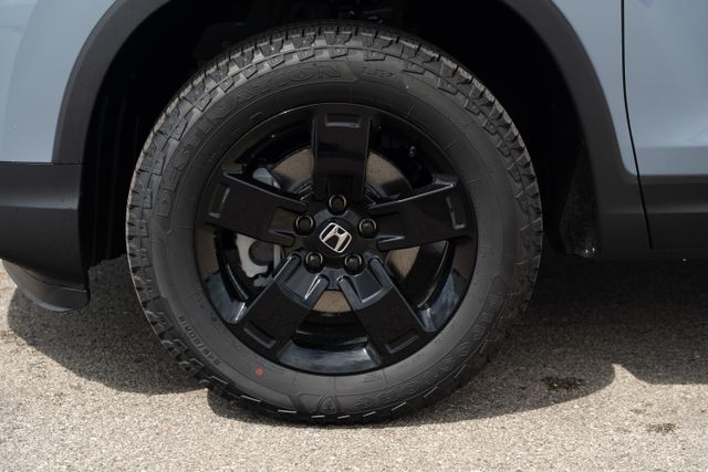 2026 Honda Ridgeline Black Edition photo 9