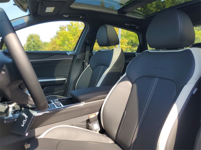 2025 Kia K5 GT-Line photo 10