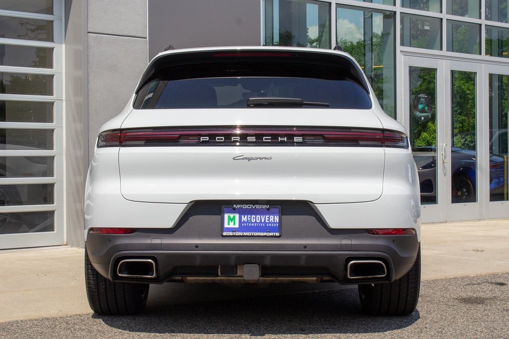 2025 Porsche Cayenne Base photo 6