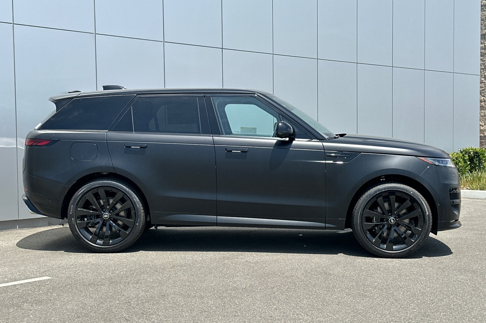 2025 Land Rover Range Rover Sport SE photo 6