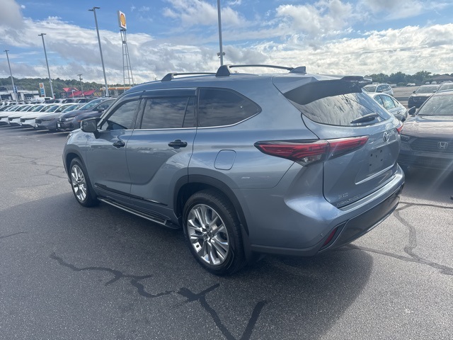2022 Toyota Highlander Hybrid Limited photo 3