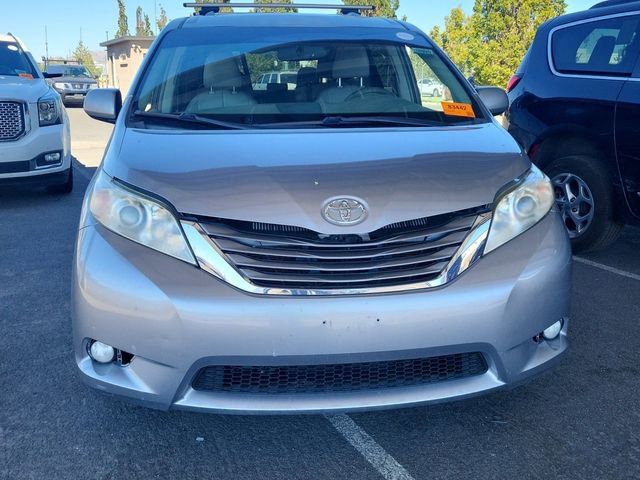 2011 Toyota Sienna XLE photo 4