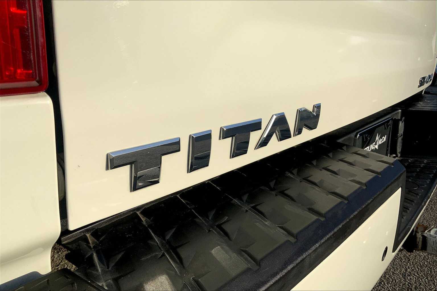 2020 Nissan Titan SV photo 25