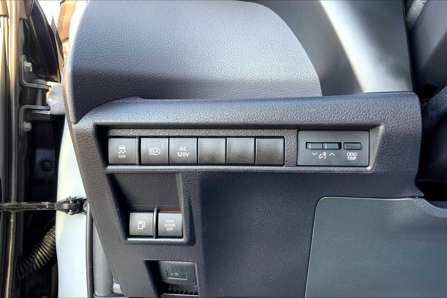 2023 Toyota Sienna Woodland Edition photo 31