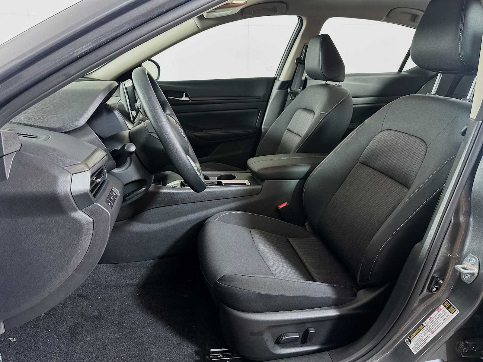 2025 Nissan Altima 2.5 SV photo 4