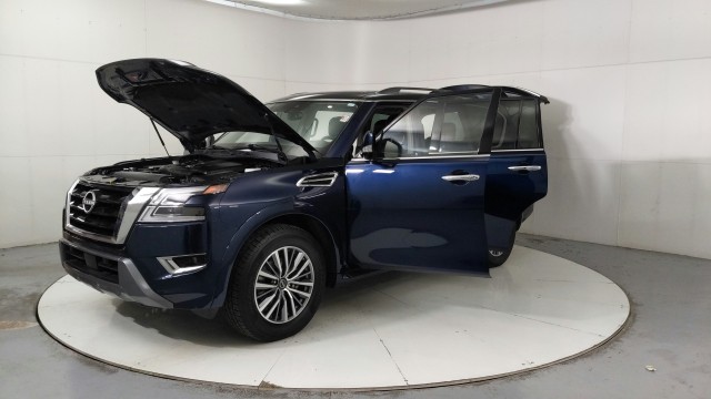 Used 2023  Nissan SL image 9