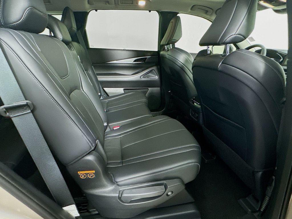 2023 Infiniti QX60 Luxe photo 32