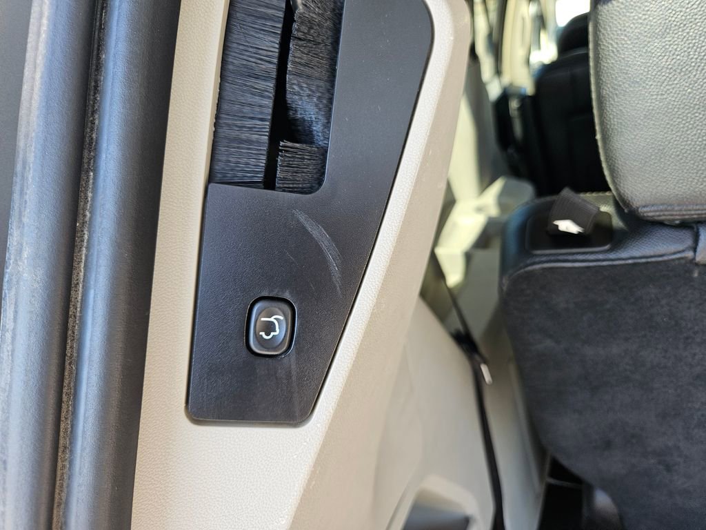 2016 Chrysler Town & Country Touring photo 21